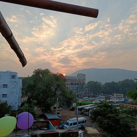 Hotel Devdoot Rājgīr Стая снимка